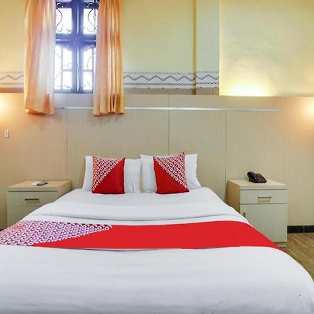 โอโย 1140 โฮเต็ล เตรชา ตันจุง บาไล Hotel Tanjungbalai ภายนอก รูปภาพ