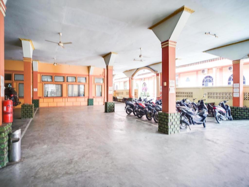 โอโย 1140 โฮเต็ล เตรชา ตันจุง บาไล Hotel Tanjungbalai ภายนอก รูปภาพ