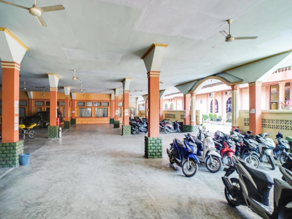 โอโย 1140 โฮเต็ล เตรชา ตันจุง บาไล Hotel Tanjungbalai ภายนอก รูปภาพ