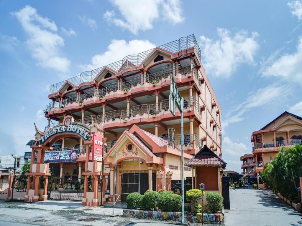 โอโย 1140 โฮเต็ล เตรชา ตันจุง บาไล Hotel Tanjungbalai ภายนอก รูปภาพ