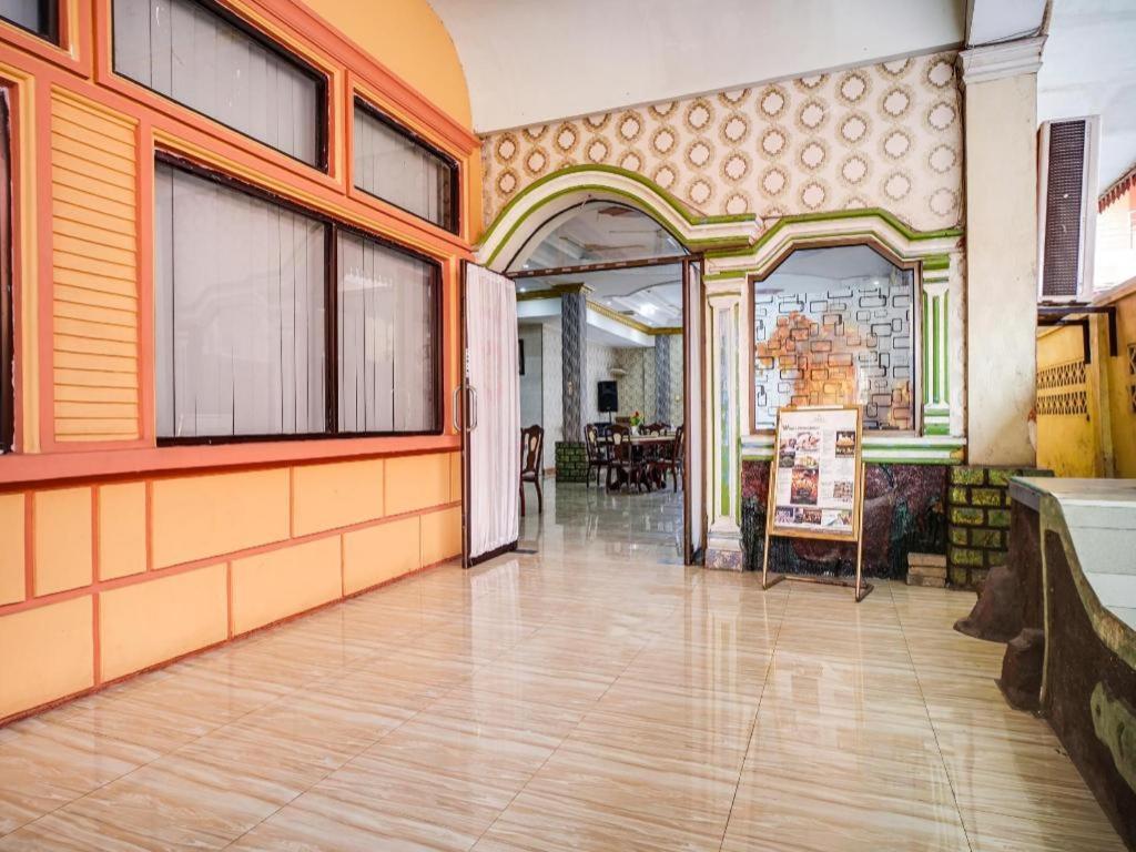 โอโย 1140 โฮเต็ล เตรชา ตันจุง บาไล Hotel Tanjungbalai ภายนอก รูปภาพ