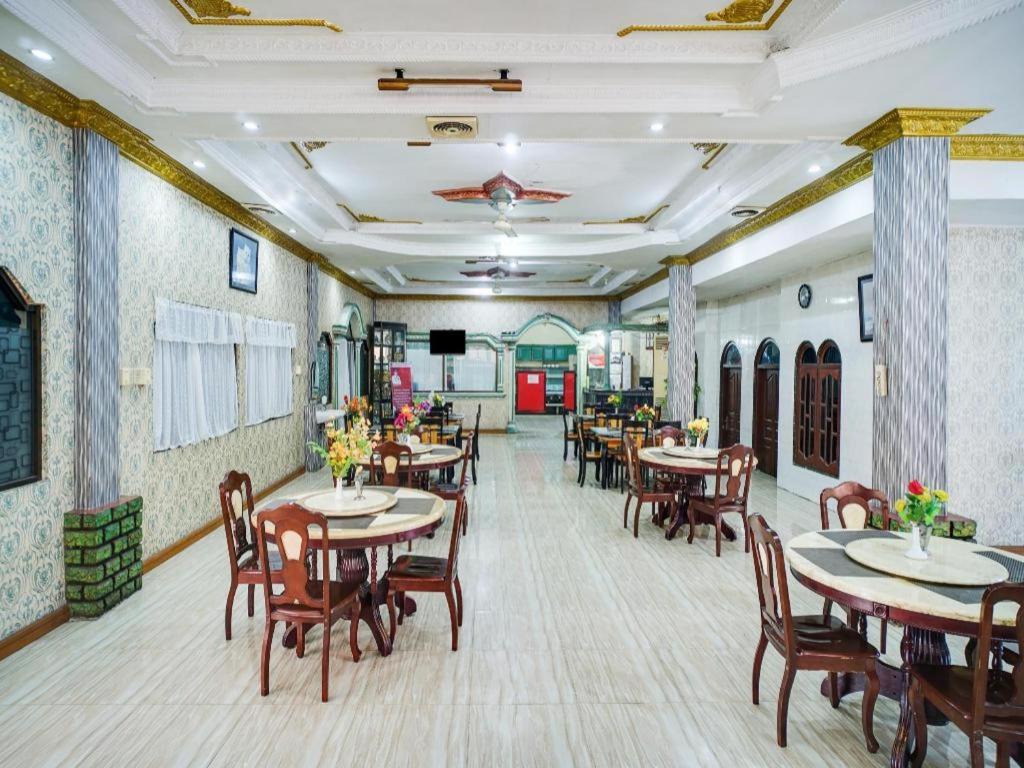 โอโย 1140 โฮเต็ล เตรชา ตันจุง บาไล Hotel Tanjungbalai ภายนอก รูปภาพ