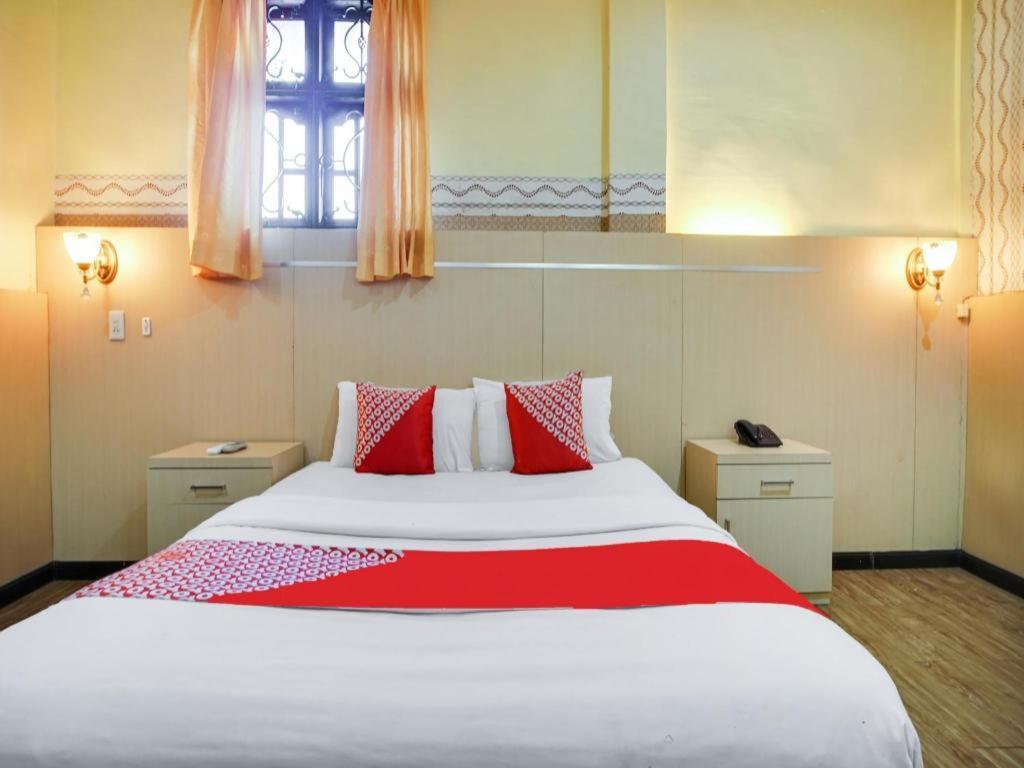 โอโย 1140 โฮเต็ล เตรชา ตันจุง บาไล Hotel Tanjungbalai ภายนอก รูปภาพ