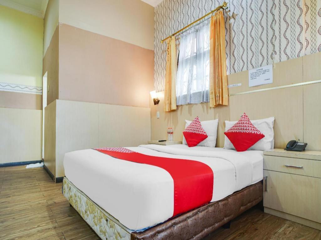 โอโย 1140 โฮเต็ล เตรชา ตันจุง บาไล Hotel Tanjungbalai ภายนอก รูปภาพ